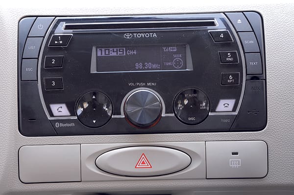 2013 Toyota Etios, Liva facelift review, test drive